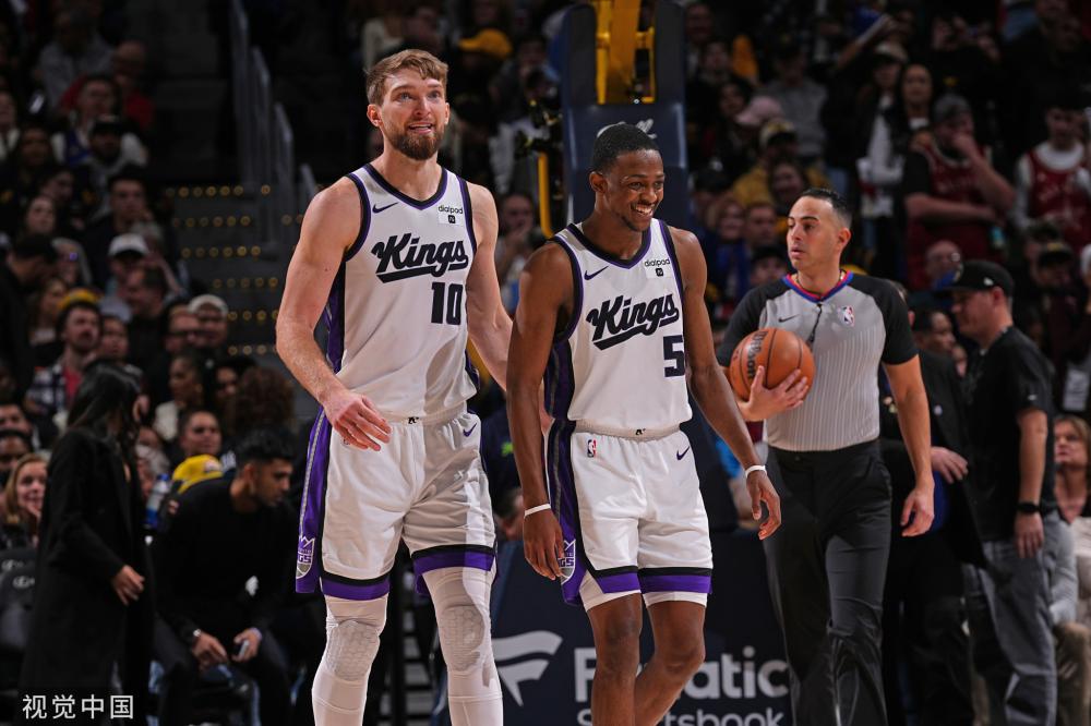 对滑雪板进 对滑雪板进