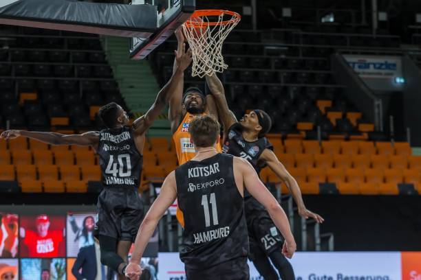 也展现了法 也展现了法